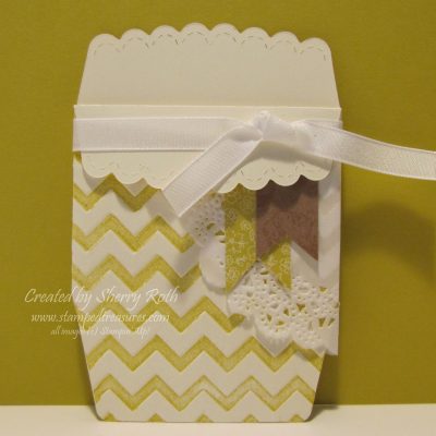 Scallop Envelope Treat Holder
